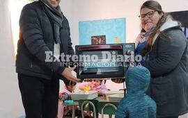 Imagen de La Comuna don&oacute; un horno el&eacute;ctrico al Jardin "Pajaritos a Volar"