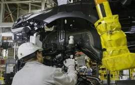 Imagen de Alberto Fern&aacute;ndez estar&aacute; en la planta de GM en julio para el lanzamiento de la Chevrolet Tracker producida en Alvear