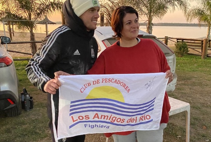 Imagen de Giovanni Lo Celso pasó una tarde de pesca con amigos en el Club de Pescadores de Fighiera