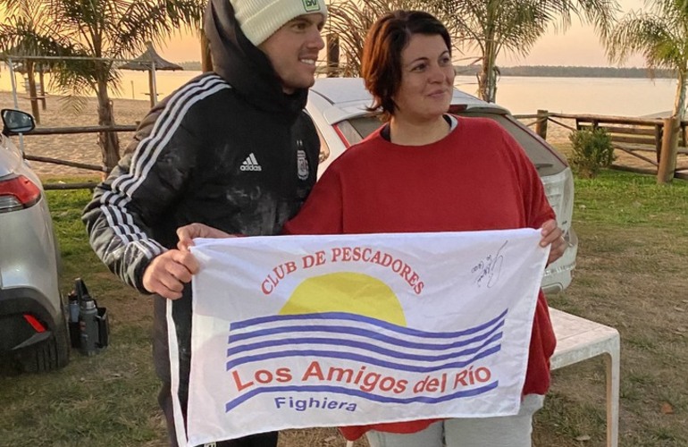 Imagen de Giovanni Lo Celso pasó una tarde de pesca con amigos en el Club de Pescadores de Fighiera