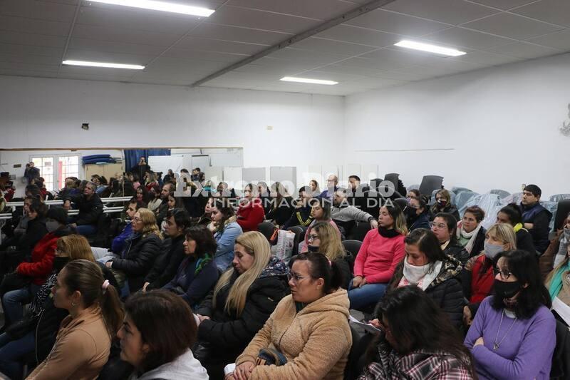 Imagen de Se realiz&oacute; una capacitaci&oacute;n en manipulaci&oacute;n segura de alimentos a los alumnos del curso de faena de animales