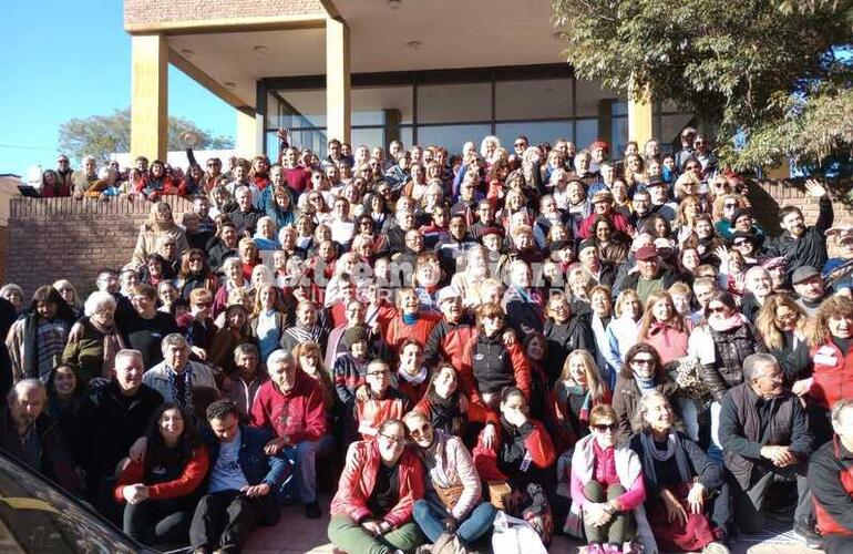 Imagen de Soñadores del Paraná y Costumbres Argentinas participaron de un Encuentro Nacional de Folklore en Bell Ville