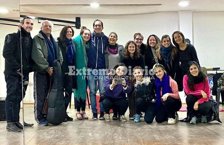 Imagen de La profesora Claudia Vega participó de una capacitación en Rosario a cargo de la maestra de flamenco Julieta Dividino