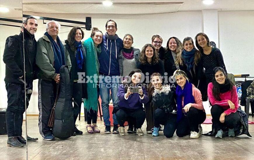 Imagen de La profesora Claudia Vega particip&oacute; de una capacitaci&oacute;n en Rosario a cargo de la maestra de flamenco Julieta Dividino