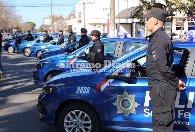 Imagen de Entrega de nuevos moviles policiales y firma de convenio para mejorar el sistema de monitoreo