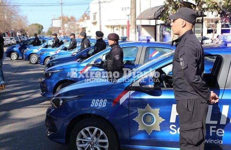 Imagen de Entrega de nuevos moviles policiales y firma de convenio para mejorar el sistema de monitoreo