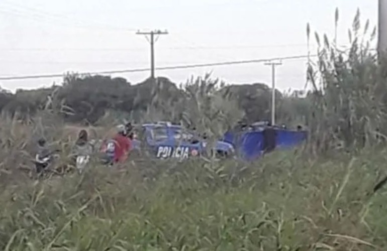 El cuerpo fue hallado a la altura del kilómetro 5 de la ruta 18. (Foto: vía twitter @joseLjuarezJOSE) El cuerpo fue hallado a la altura del kilómetro 5 de la ruta 18. (Foto: vía twitter @joseLjuarezJOSE)