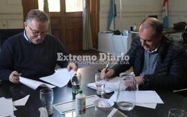 Imagen de Alvear: Carlos Pighin firm&oacute; un convenio con el Ministro de Seguridad