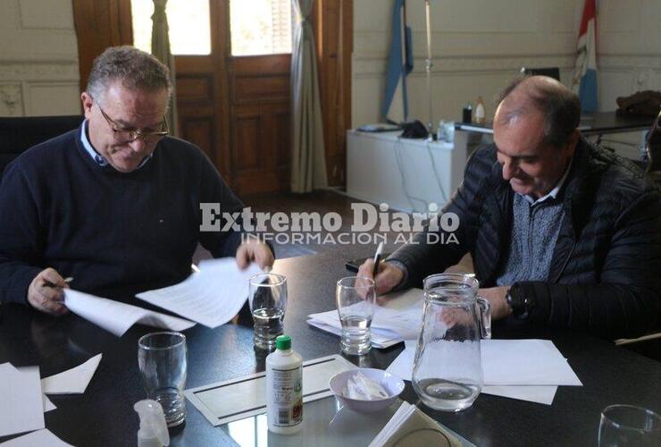 Imagen de Alvear: Carlos Pighin firmó un convenio con el Ministro de Seguridad