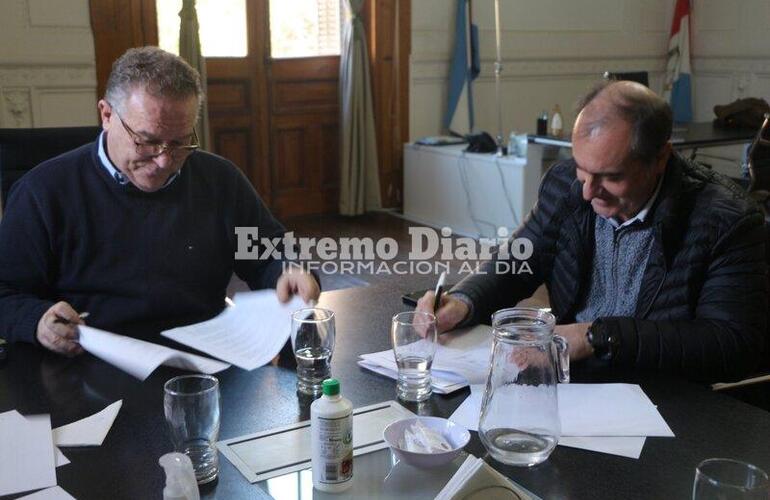 Imagen de Alvear: Carlos Pighin firmó un convenio con el Ministro de Seguridad