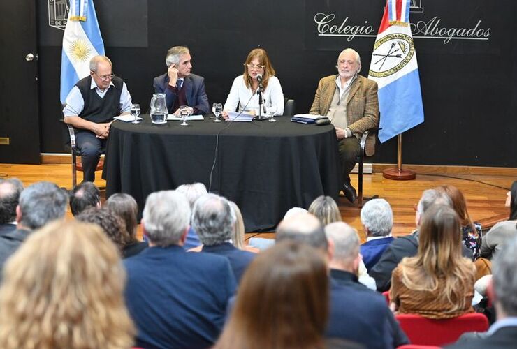 Imagen de Expertos discutieron en rosario sobre la economía del delito