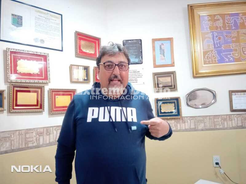 Imagen de Alumnos de los Centros de Alfabetizaci&oacute;n entregaron escarapelas que ellos mismos confeccionaron