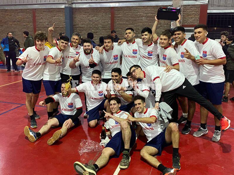 Talleres festej&oacute; el campeonato con su gente.