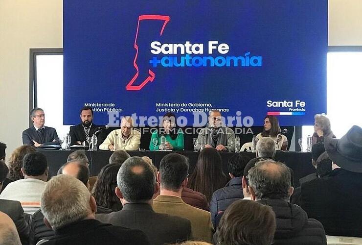 Imagen de Nizar Esper participó de una nueva jornada de trabajo sobre la puesta en funcionamiento del programa "Santa Fe + Autonomía"