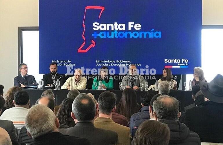 Imagen de Nizar Esper participó de una nueva jornada de trabajo sobre la puesta en funcionamiento del programa "Santa Fe + Autonomía"