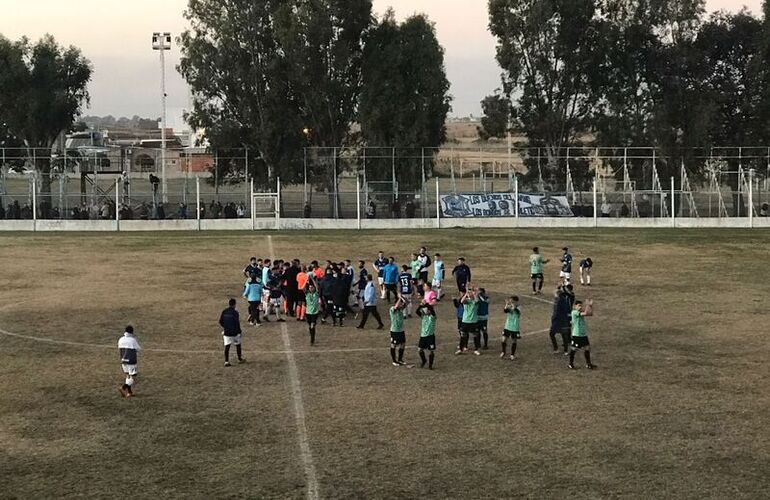 Imagen de Athletic cayó 2 a 0 contra Atlético Empalme por la ida de los Cuartos de Final