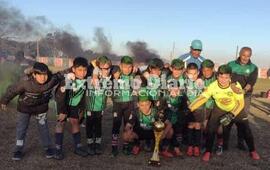 Imagen de La categor&iacute;a 2010 de Manos Dadas grit&oacute; �campe&oacute;n� en la Liga del Litoral