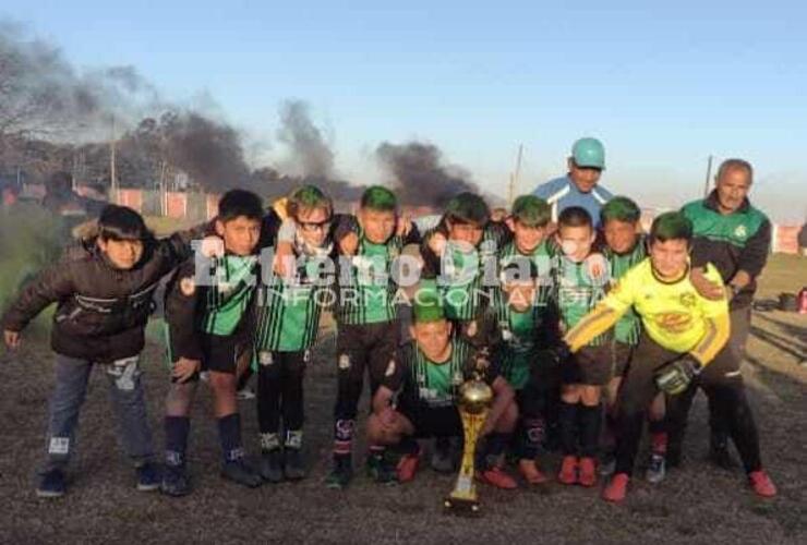 Imagen de La categoría 2010 de Manos Dadas gritó campeón en la Liga del Litoral