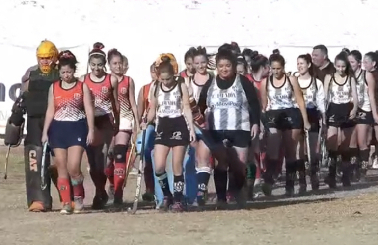 Imagen de Uni&oacute;n y Talleres se enfrentaron en el cl&aacute;sico del hockey femenino