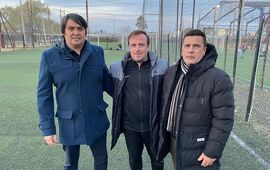 Hern&aacute;ndez y Sosa junto al encargado de Nou Camp, Sergio Matteo.