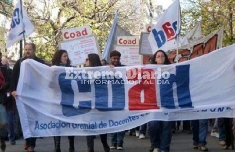 Imagen de Sin clases en la UNR: docentes inician este jueves doble jornada de paro con frazadazo y feria