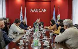 Imagen de Falta de gasoil: Clara Garc&iacute;a y Paco Garibaldi se reunieron con transportistas de carga de Santa Fe