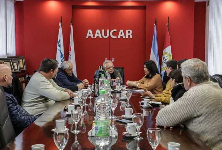 Imagen de Falta de gasoil: Clara García y Paco Garibaldi se reunieron con transportistas de carga de Santa Fe