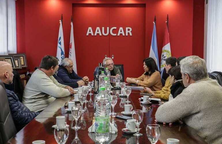 Imagen de Falta de gasoil: Clara García y Paco Garibaldi se reunieron con transportistas de carga de Santa Fe