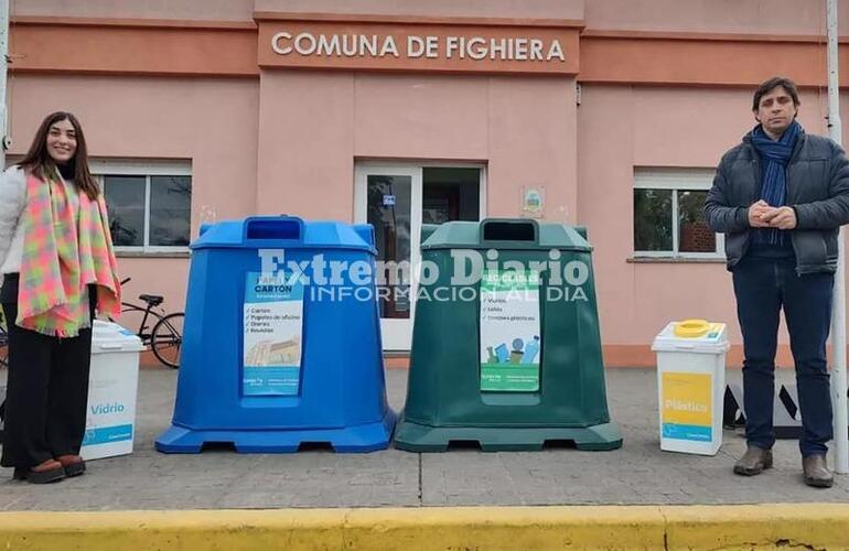 Imagen de Fighiera recibió contenedores que servirán como eco puntos para depositar diferentes materiales