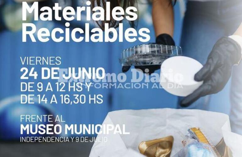Imagen de Recepción de materiales reciclables frente al Museo