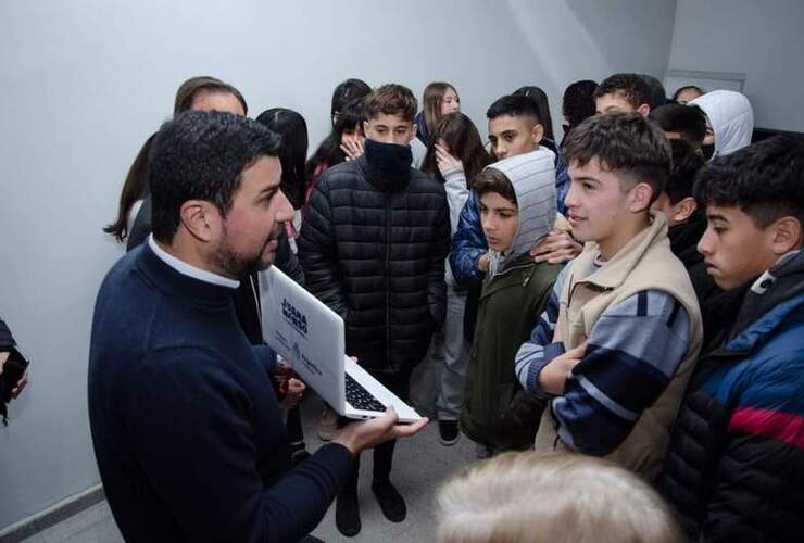 Ayer se realizó el acto de entrega en el sum de la escuela.