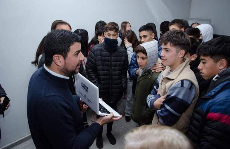 Ayer se realizó el acto de entrega en el sum de la escuela.