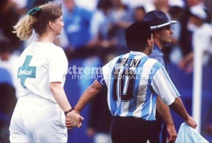 Imagen de Me cortaron las piernas: En 1994 Maradona jugó el último partido con la camiseta argentina