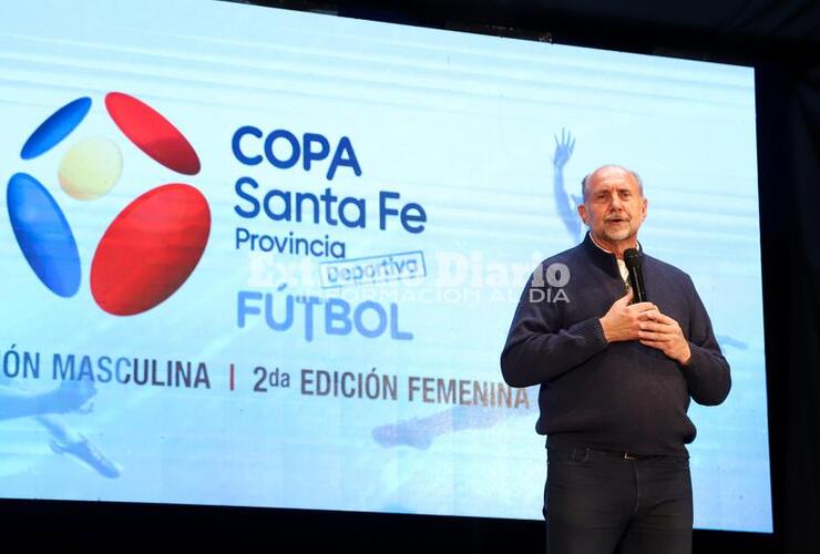 Imagen de Omar Perotti presentó oficialmente la Copa Santa Fe Provincia Deportiva 2022 de futbol