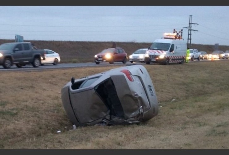 El accidente solo involucró al auto de la mujer.