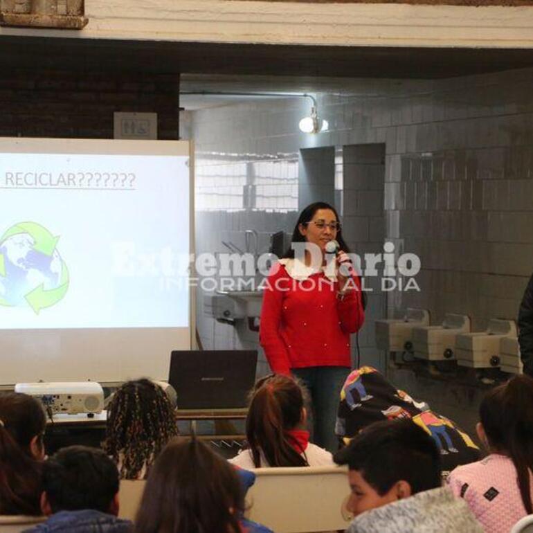 Imagen de La Municipalidad realizó una charla sobre separación y reciclado de residuos en la escuela N°6036