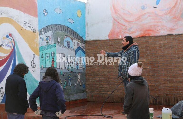 Imagen de Avanza el curso de pintura y reparación de paredes en el Centro Cultural
