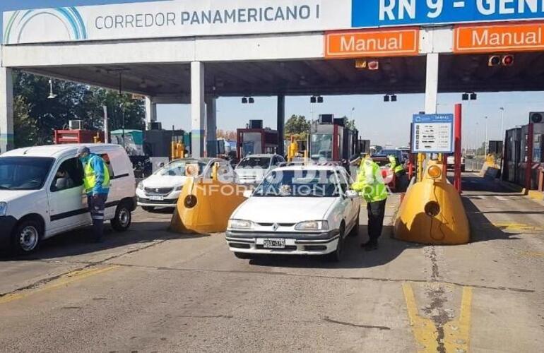 Imagen de Barreras levantadas en los peajes de las autopistas Rosario-Córdoba y Buenos Aires por reclamo salarial