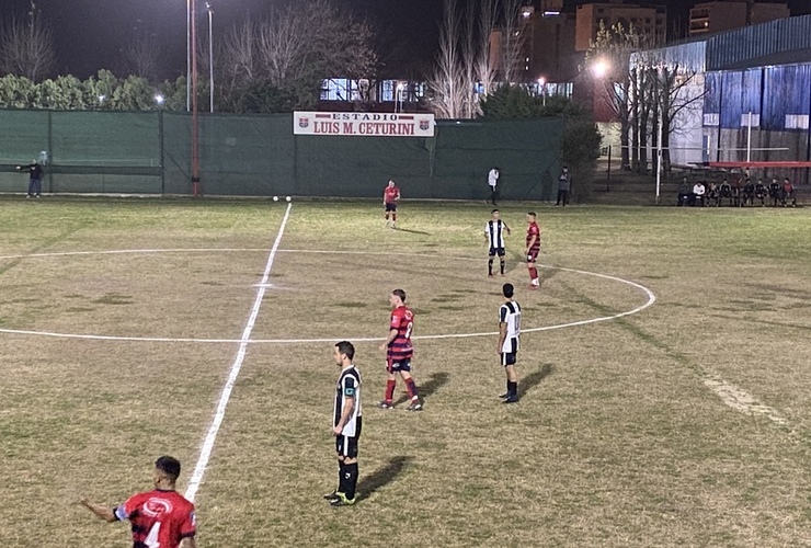 Imagen de Empate 0 a 0 entre Talleres y Unión por la Semifinal Ida de la Liga Regional Del Sud