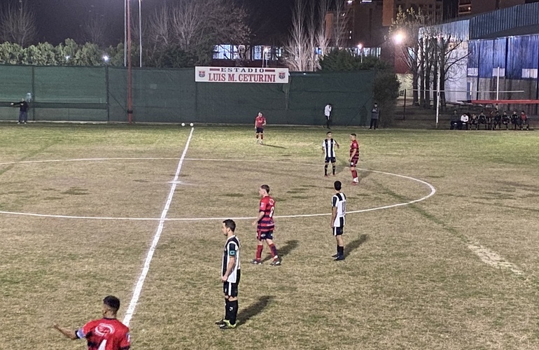 Imagen de Empate 0 a 0 entre Talleres y Unión por la Semifinal Ida de la Liga Regional Del Sud