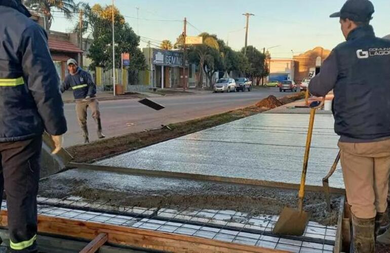 Los trabajos continúan frente a Tránsito.