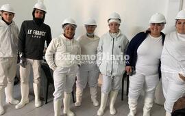 Imagen de Los alumnos del taller de faena de animales realizan las pr&aacute;cticas en una empresa local
