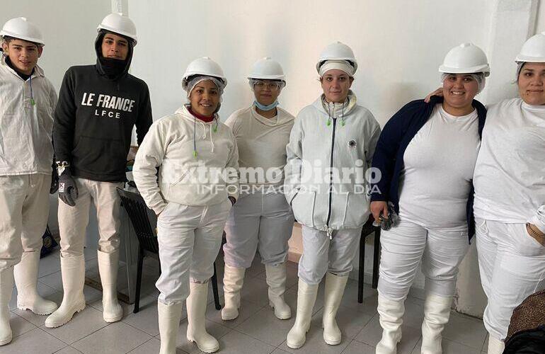 Imagen de Los alumnos del taller de faena de animales realizan las pr&aacute;cticas en una empresa local