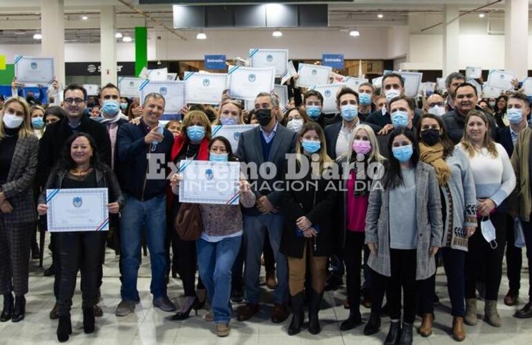 Imagen de Titularizaron a más de mil trabajadores de la Salud