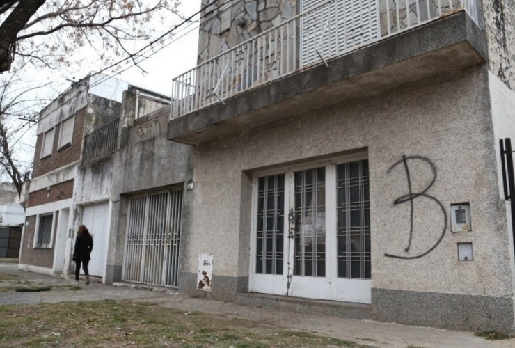 El ingreso que forzaron los Bomberos para ingresar. (Alan Monzón/Rosario3)