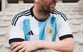 Imagen de Fue presentada la nueva camiseta de la Selecci&oacute;n Argentina que se usar&aacute; en el mundial de Qatar 2022