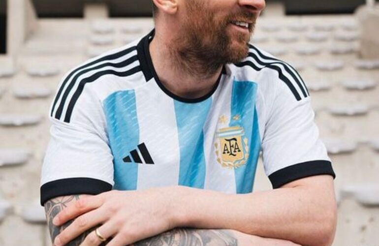 Imagen de Fue presentada la nueva camiseta de la Selección Argentina que se usará en el mundial de Qatar 2022