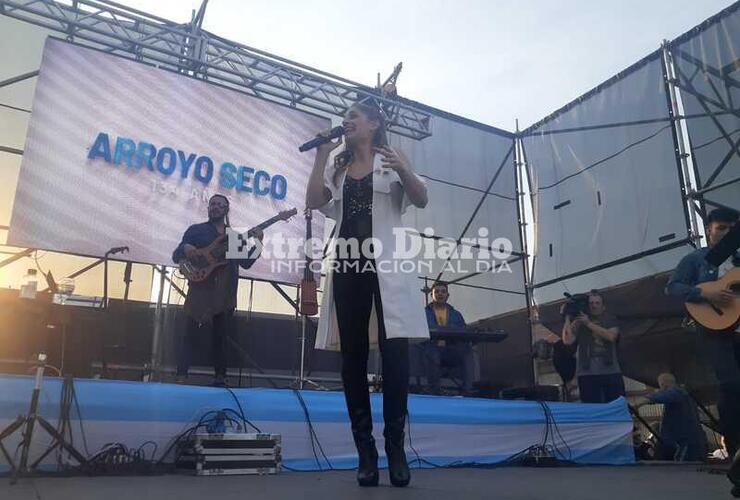 Imagen de Multitudinario festival folkl&oacute;rico en el Paseo Pedro Spina