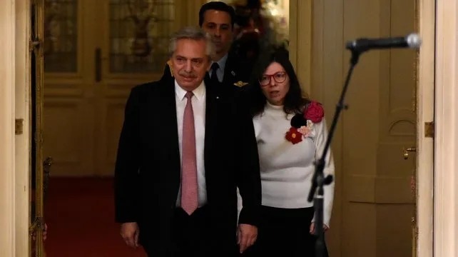 Imagen de Fern&aacute;ndez y Batakis analizaron medidas y este lunes habr&aacute; un anuncio