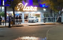 Imagen de Mendoza: el video del tremendo choque contra el teatro Plaza que dej&oacute; 23 heridos